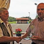 geschenkuebergabe-vom-kreisobmann-kreis-203-georg-raab-large-large